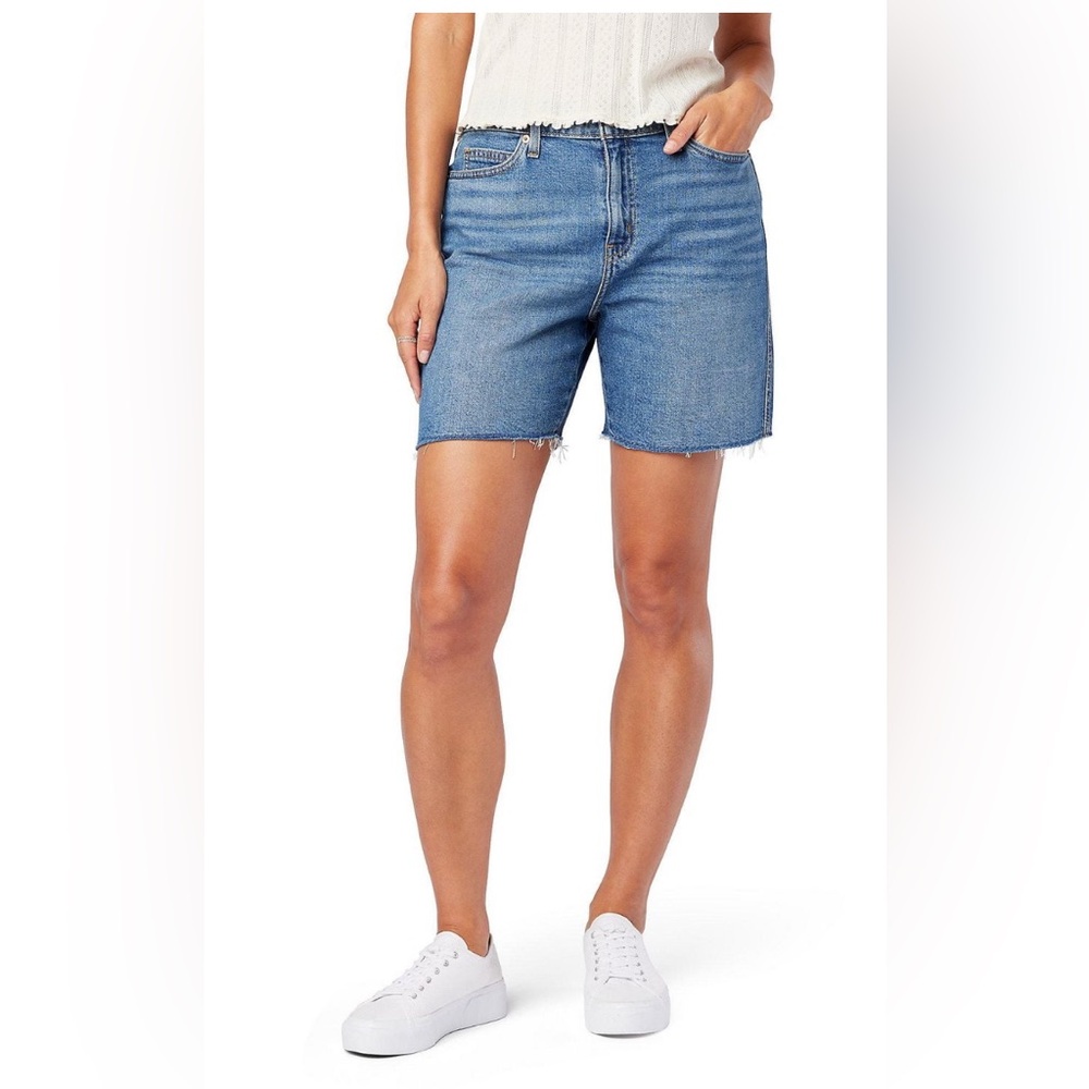 BNWT Women’s Levi’s Heritage Easy Shorts size 10